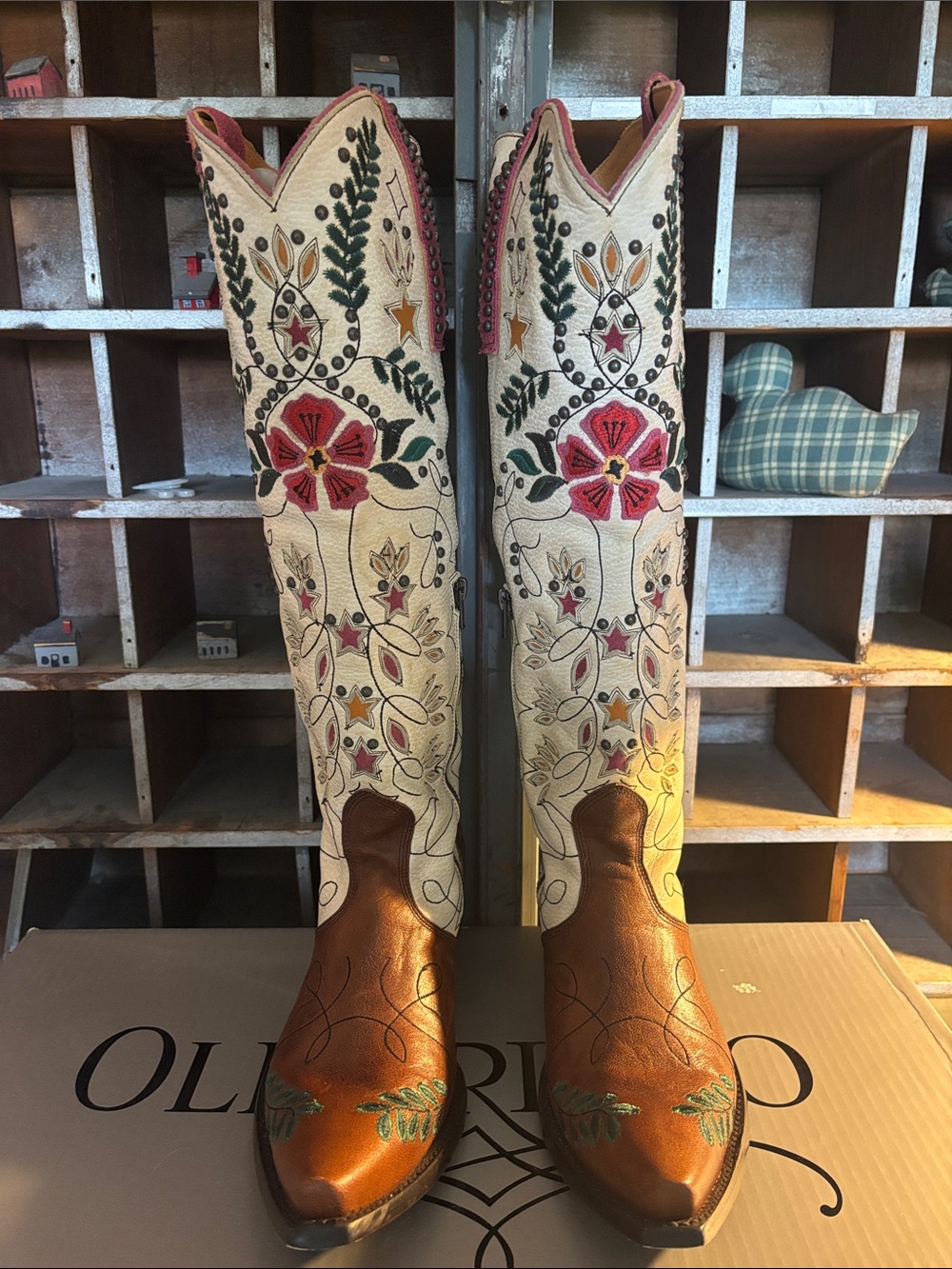 Old Gringo Cream Leather Boots with Brown and beautiful Embroidery